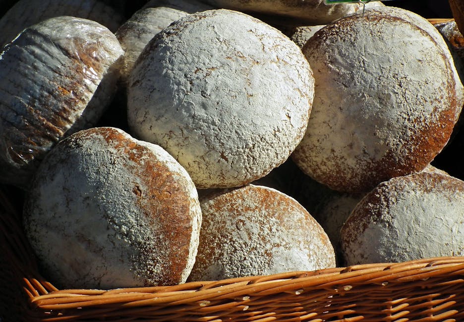 Pain de campagne artisanal sur un plan en bois