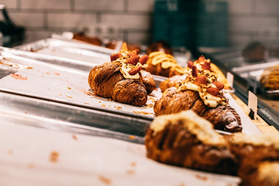 Étal de viennoiserie en boulangerie artisanale