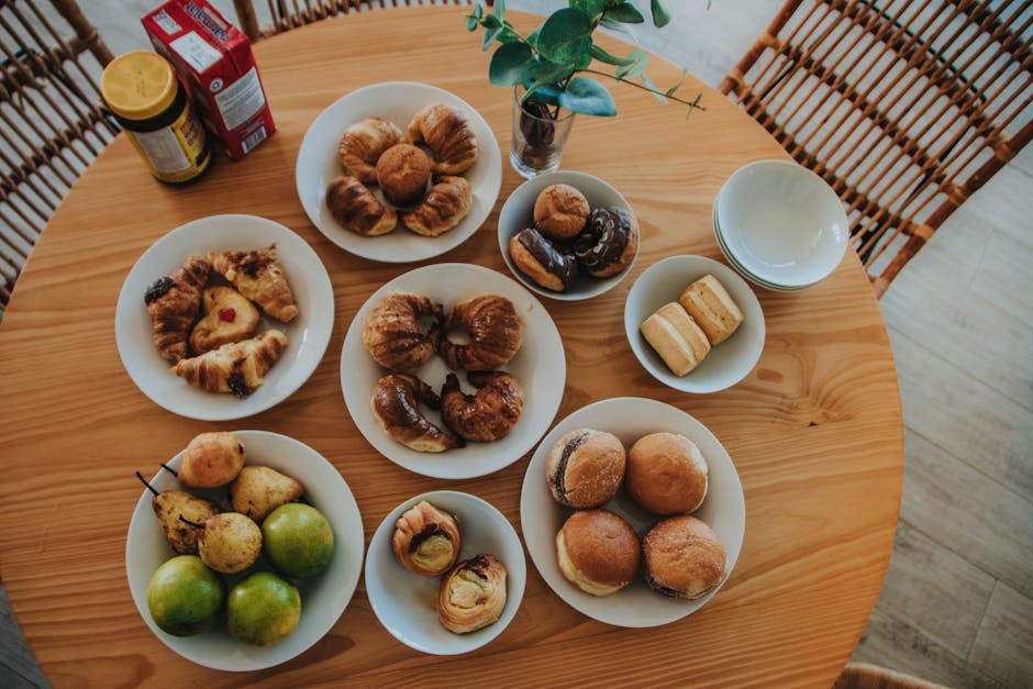Viennoiseries fraîches servies au petit déjeuner